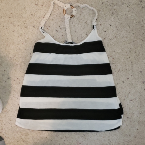 SOLD- Super cute tank top - Picture 1 of 3